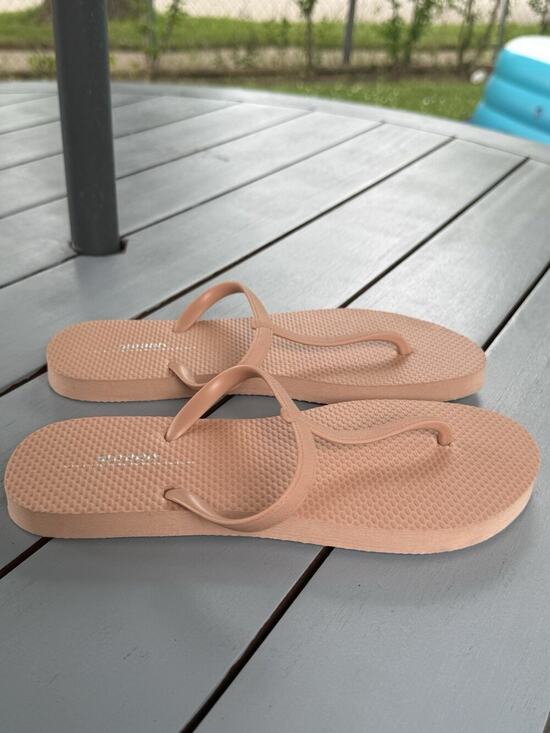 Old Navy Shoes - Old Navy Women Beige Pink T-Strap Sandals Partially Plant Based Size 8